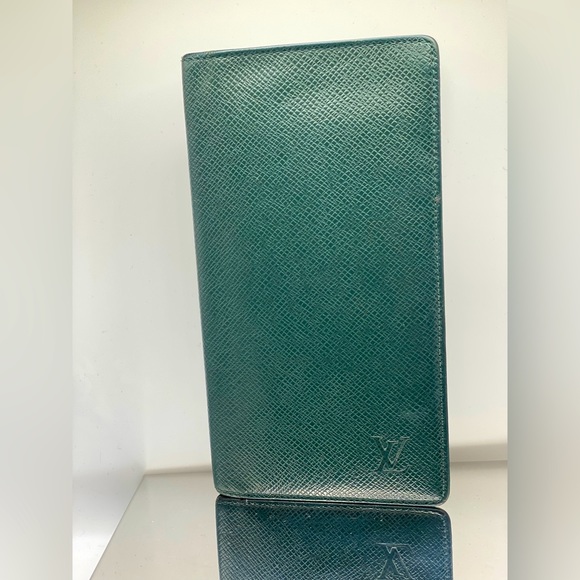Louis Vuitton Taiga Green Men’ Wallet - Picture 1 of 3